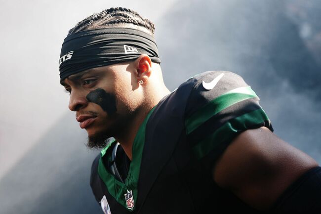 "Justin 'Hold the ball to long' Fields": NFL fans blast Jets QB for getting sacked 9 times in 13-11 loss to Broncos