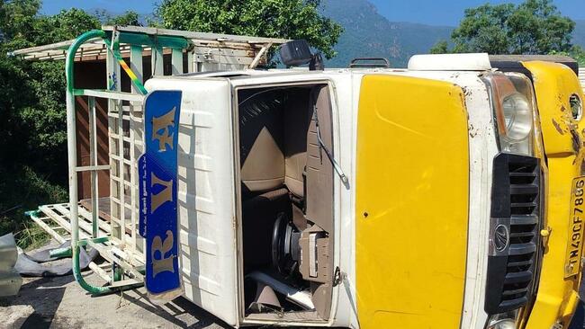 Two injured as fish-laden pickup van overturns in Erode