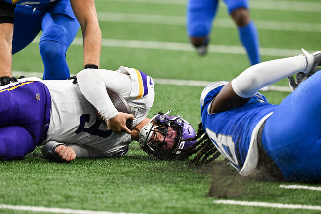 “Vegas in on that one” “Terrible call”: NFL fans slam referees' rushing the passer call on J.J. McCarthy