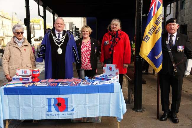 Mum whose soldier son died in Afghanistan presented with Otley's first poppy