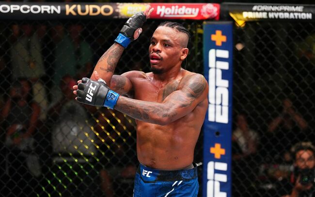 "My mom lives in a trailer" - UFC star Chris Padilla pushes Dana White and UFC for $50,000 bonus after recent win