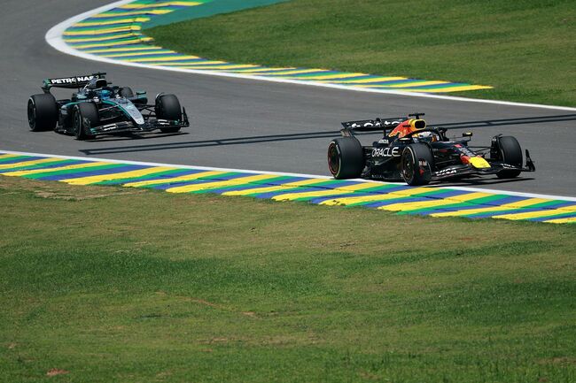 "Max Verstappen absolutely schooled George Russell there": Fans react to the Red Bull driver's sensational overtake of the Mercedes driver