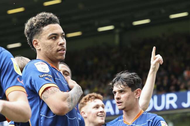 Ex-Blackpool, Lincoln City and AFC Bournemouth loanee pens new contract with Premier League club