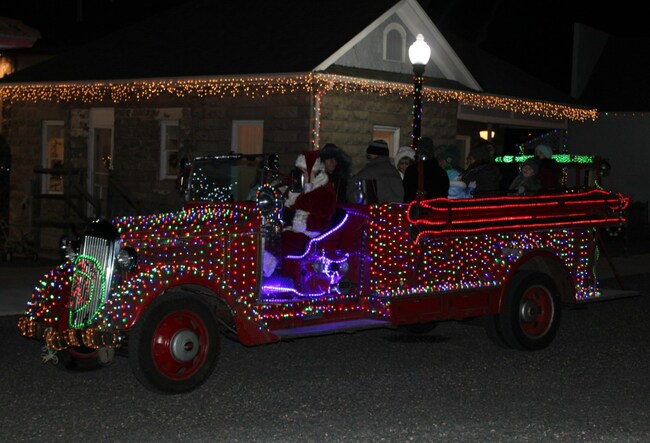 Museum kicks off its old-fashioned holiday celebrations with open house