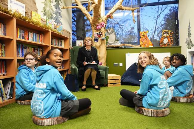 German president’s wife reads Christmas story to London primary school children