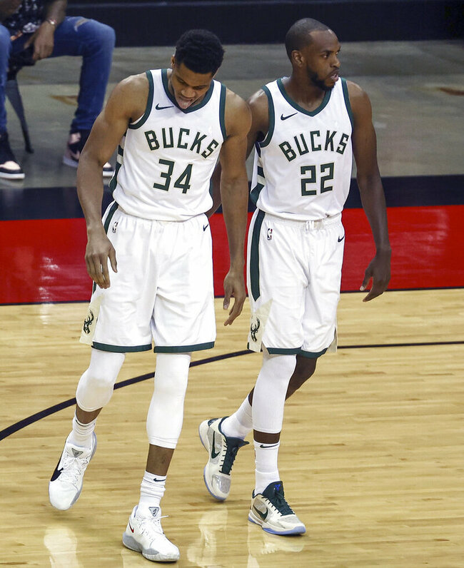 Bucks' Antetokounmpo misses Bulls game with sprained ankle