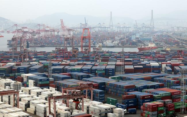 Korea's current account surplus narrows in Oct. amid fewer working days