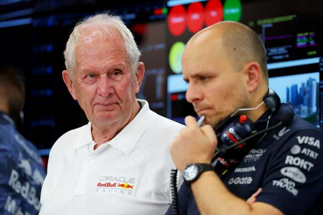 Helmut Marko seen consoling Gianpiero Lambiase as Max Verstappen's race engineer broke down after losing the championship to Lando Norris