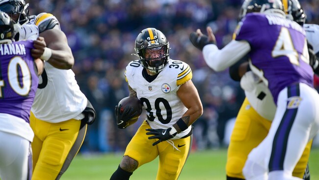 Jaylen Warren extends Steelers lead to 27-16 after LT Andrus Peat goes to locker room