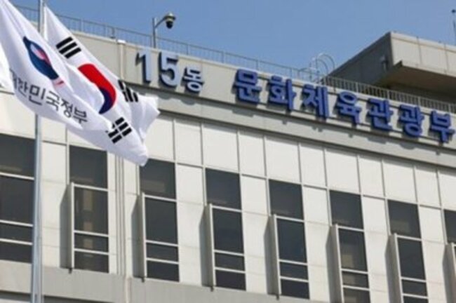 Survey finds AI, K-culture top online interests in South Korea