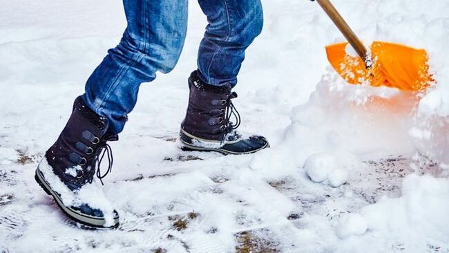 School reopenings on Monday under threat as Arctic blast to bring snow, ice and lows of -4C