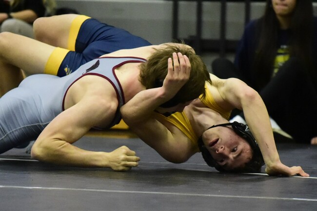 Legacy’s Clifton does expected at Niwot wrestling Invite; Frederick’s Abeyta surprises