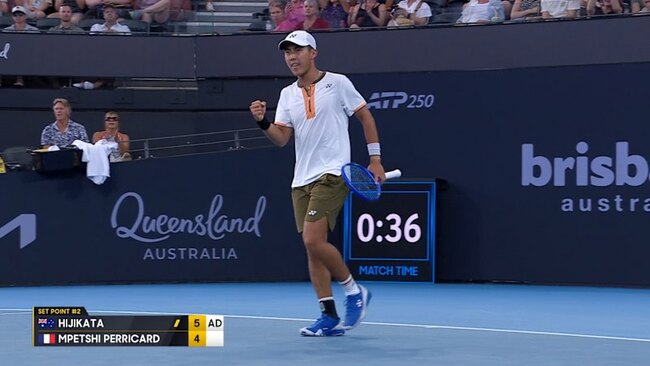 Hijikata takes out first set