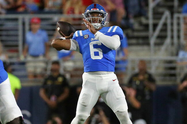 Miami DL Endangers Trindad Chambliss After Winning Physical Battle Against QB