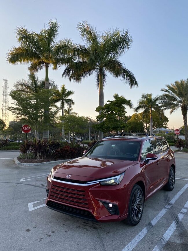 This Lexus SUV stretches its long legs on an East Coast road trip