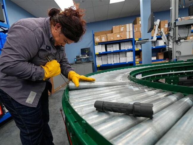 Sluggish hiring closes out year for job seekers, though unemployment slips to 4.4%