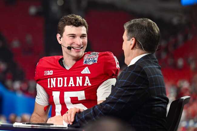 “Sick of this dude and his antics” "He prolly thinks Raiders still in Oakland": NFL fans react to Fernando Mendoza’s LinkedIn cover photo