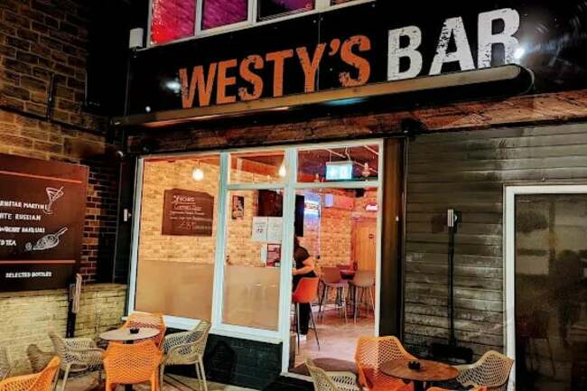 Popular cocktail bar in 'enviable location' in Morley, Leeds up for sale at £75,000