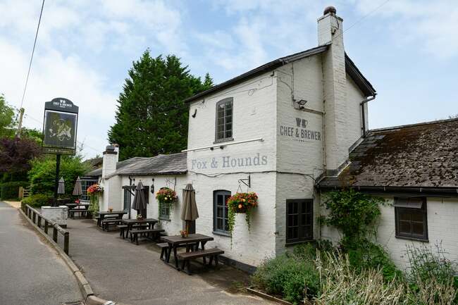Cosy Hampshire pub The Fox & Hounds closes for six figure refurbishment