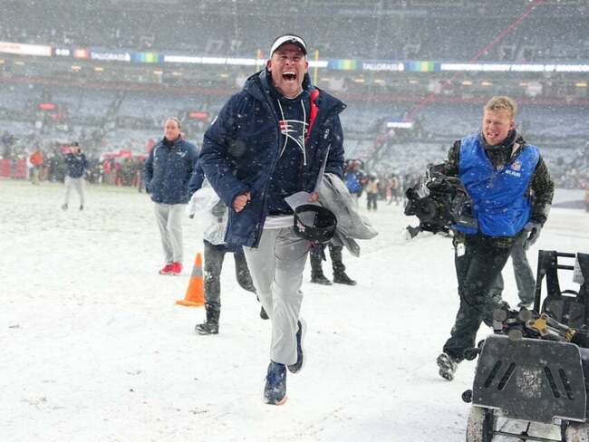 Patriots OC Josh McDaniels named AP Assistant Coach of the Year