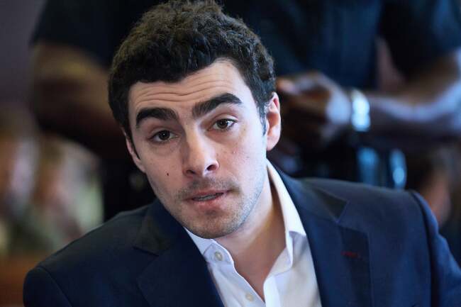 Luigi Mangione shouts at judge in angry outburst in court after trial date set