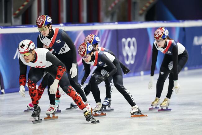 Mixed relay final part of short track's 1st day