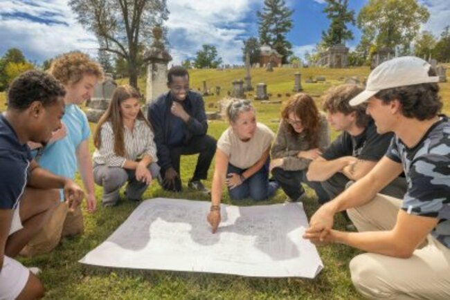 Ohio students used phones and drones to count city's headstones