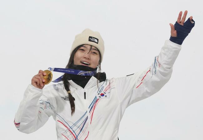 Snowboarder Choi Gaon claims Olympic gold in women's halfpipe