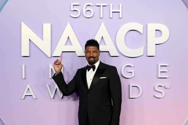 “I believe whatever is in her a*s is affecting her brain”- Deon Cole takes shots at Nicki Minaj at NAACP Image Awards amid her MAGA transformation