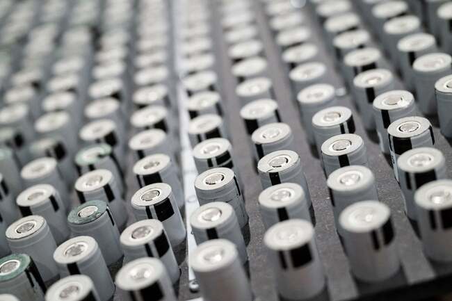 New type of lithium battery developed in China can double EV range