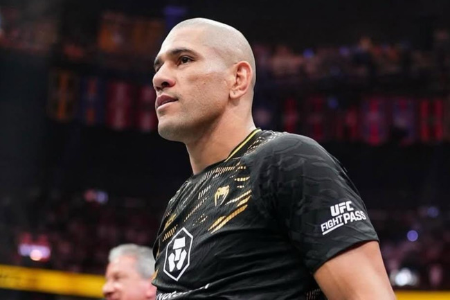 MMA Expert Calls Alex Pereira “Biggest Game Hunter” in UFC History After Heavyweight Move