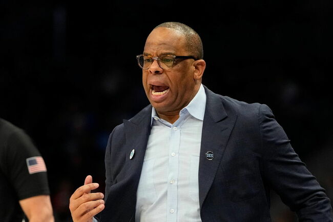 UNC Fans Make Their Feelings Known After Hubert Davis’ Incredible Announcement Before Showdown vs No.1 Duke