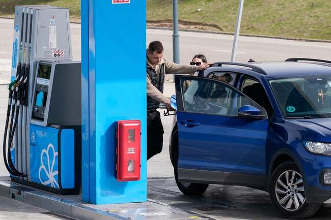 Oil surges to highest price since 2023 and stocks drop as Iran war rages