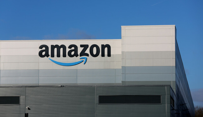 Amazon Outlet has 'the most comfortable' 7-piece floral comforter set on sale for just $27