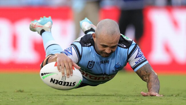 Trindall masterclass gives Hannay a headache in return to Shark Park