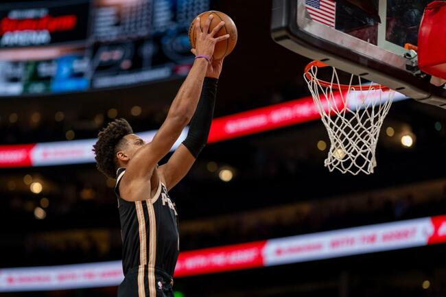 Johnson anota 35 y Hawks doblegan 126-116 a 76ers, que pierden a Maxey por lesión