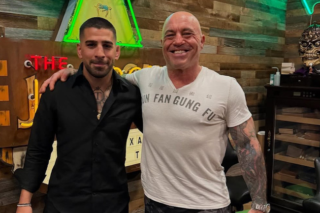 Joe Rogan Gives Ilia Topuria His Flowers After Charles Oliveira’s UFC 326 Victory