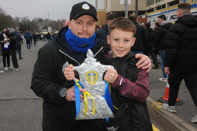39 fantastic photos of Leeds United fans up for the FA Cup v Norwich City and Farke in Elland Road stands