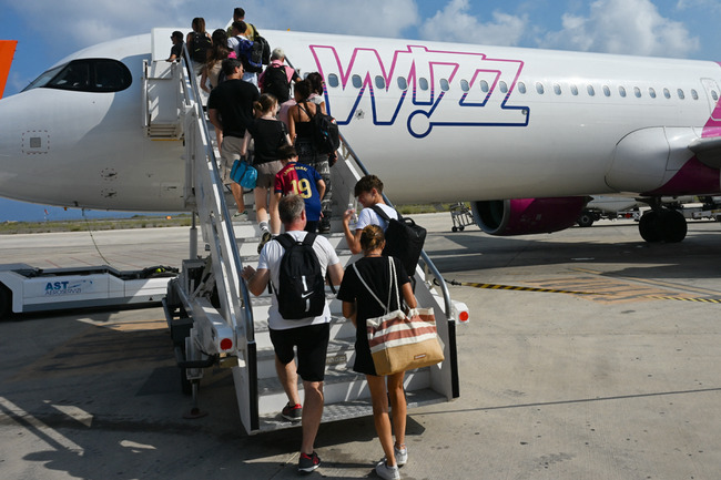 This £30 bag complies with Wizz Air’s strict hand luggage rules