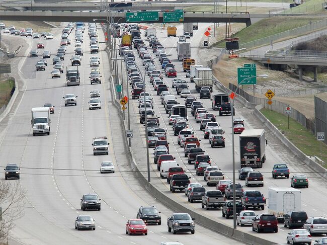 Multi-vehicle crash shuts down southbound Deerfoot near Peigan Trail, major delays expected