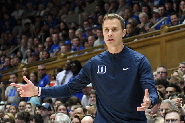 “It’s a Disaster”: Fans Fear for Duke’s Big Dance Chances After Jon Scheyer Double Injury Announcement