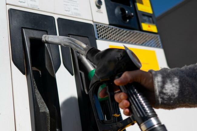 Oil tops $100 as Iran attacks offset IEA stockpile release