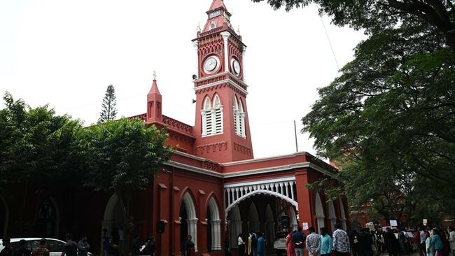 Honorary doctorates to politicians raises eyebrows