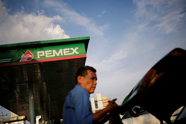 Mexico's Pemex cuts Q1 losses as oil prices rebound