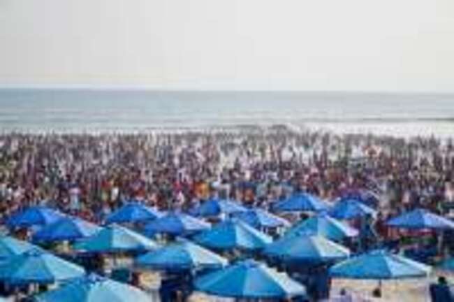 Holidaymakers throng beaches in Takoradi on Easter Monday