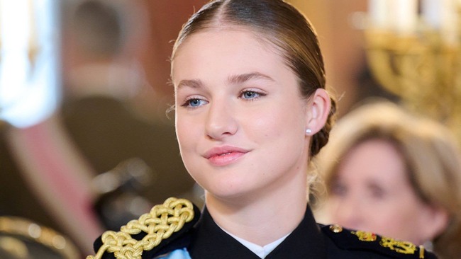Princess Leonor's major decision about future - as she breaks with father King Felipe's tradition