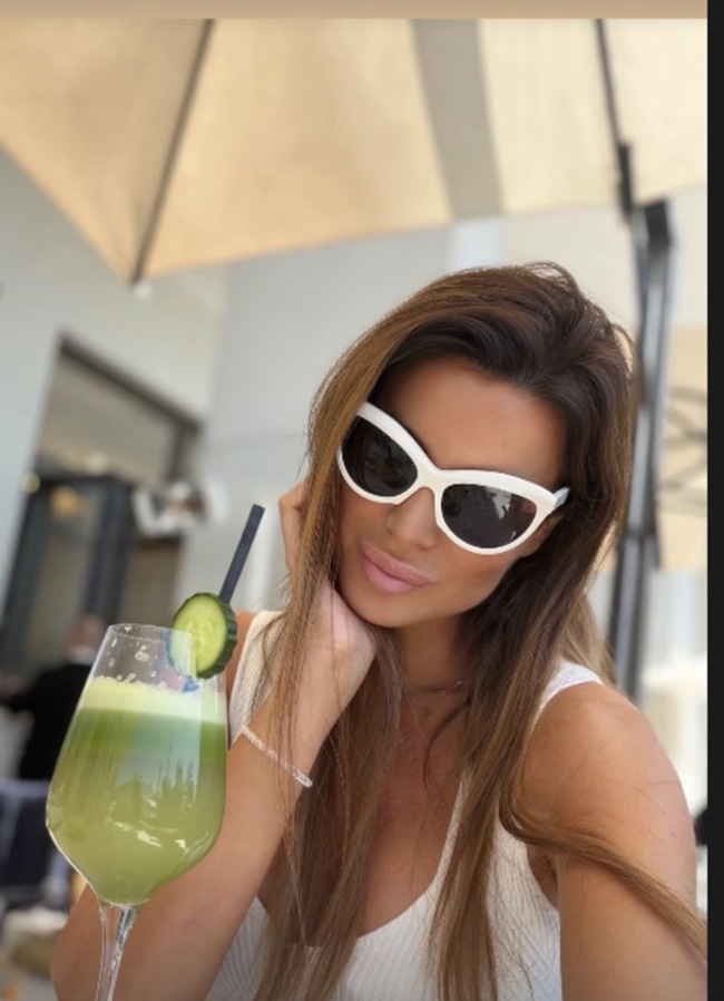 Šarićeva bivša volela i Boga obrva: Sad uživa u luksuzu, promenila izgled i nazdravlja šampanjcem