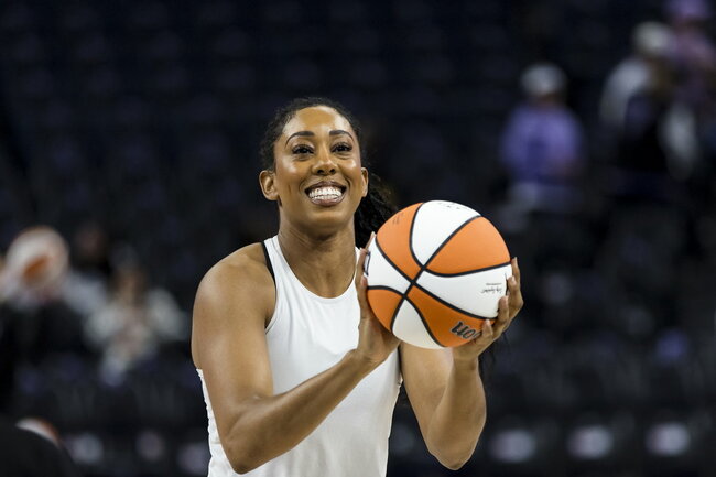 Fever Target Monique Billings Despite Liberty Interest as Free Agency Heats Up – Insider