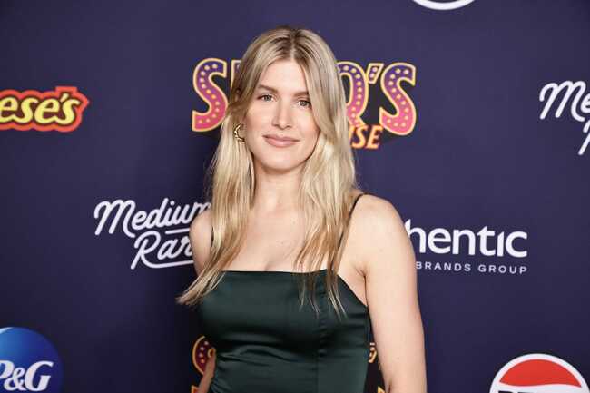 PICTURES: Eugenie Bouchard showcases "thirst traps", secret admirer gift & church visit in personal weekly update