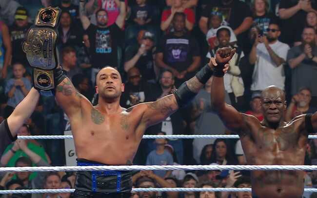 6'8 Superstar destroys Damian Priest & 3 others on SmackDown after title match; Huge feud begins